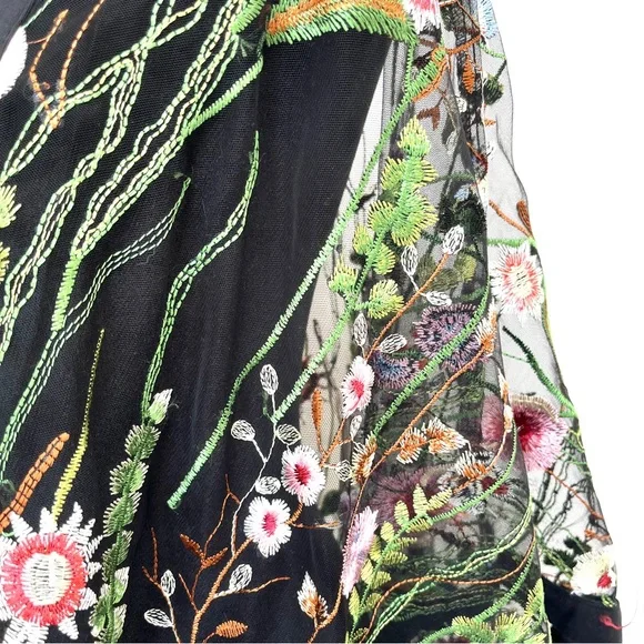 Kimono, botanical embroidery, beautiful detail. One size, new with tag. - Picture 3 of 12